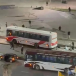 Un colectivo perdió el control, se subió a una vereda en el centro de Mar del Plata y atropelló a varias personas: murió una mujer