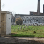 Por una falla en una válvula no funcionan los crematorios en un cementerio y se acumularon unos 200 cuerpos desde hace un mes
