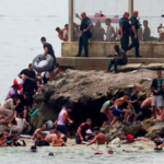 España desplegó a sus Fuerzas Armadas y Guardia Civil para detener el avance de migrantes de Marruecos